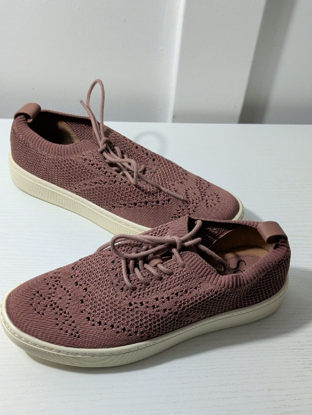 Sofft Slip In Sneakers EUC 6 Brown